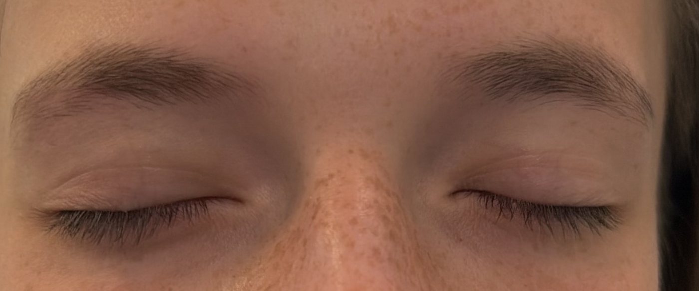 Client's natural lashes before her set